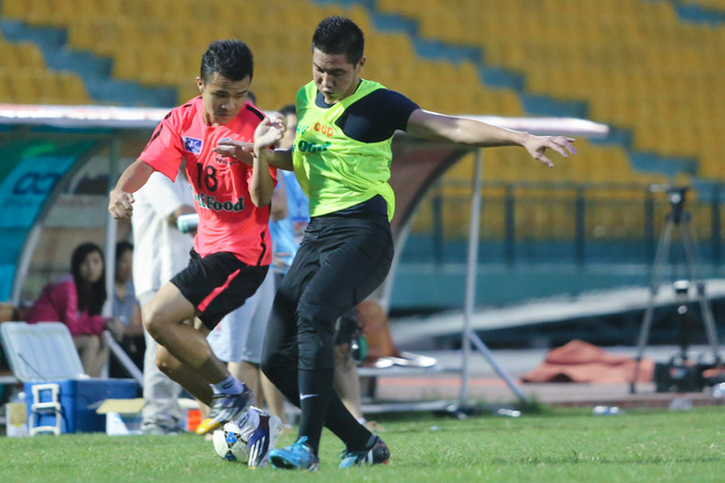[Photo] U19 Việt Nam ‘nội chiến’ học viện HAGL JMG tại Cần Thơ ảnh 7