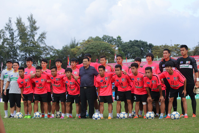 [Photo] U19 Việt Nam ‘nội chiến’ học viện HAGL JMG tại Cần Thơ ảnh 1
