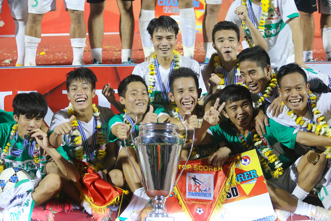 Phút đăng quang xúc động của U19 Hoàng Anh Gia Lai JMG ảnh 14