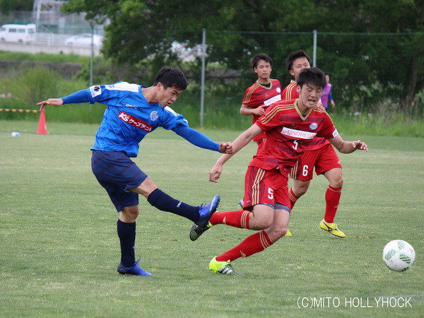 Công Phượng lập công, Mito Hollyhock thắng đậm đội sinh viên ảnh 1