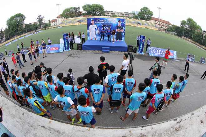 Cơ hội ra sân cùng hai huyền thoại Manchester United vào tháng Sáu ảnh 3