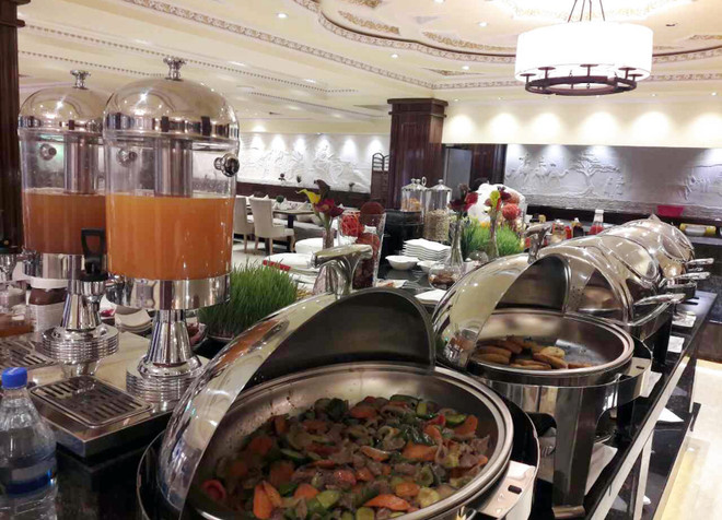 [Photo] Cận cảnh khách sạn cổ kính của tuyển Việt Nam ở Tajikistan ảnh 5