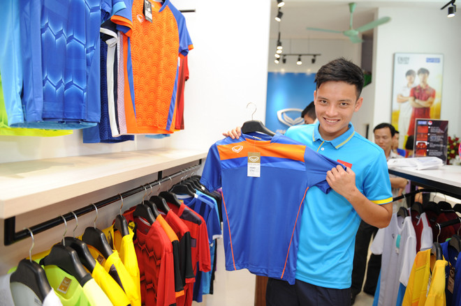 Tuyển thủ Việt Nam rạng rỡ bên áo đấu mới của hãng Thái Lan ảnh 4