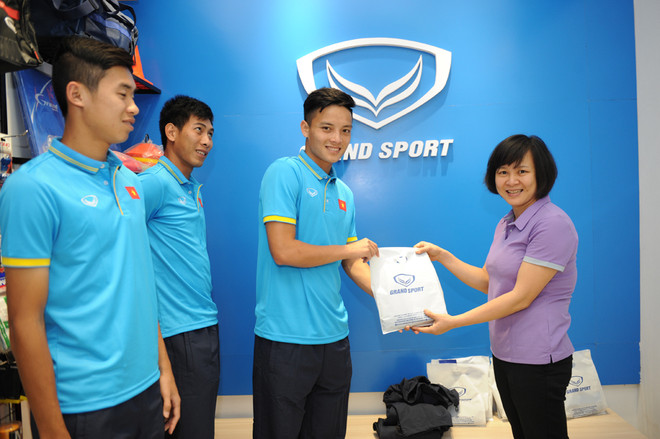 Tuyển thủ Việt Nam rạng rỡ bên áo đấu mới của hãng Thái Lan ảnh 3