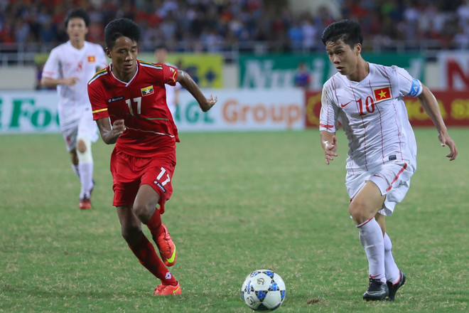 Nụ hôn chiến thắng của Tuấn Anh và bồ câu trắng trên nền trời Mỹ Đình ảnh 10