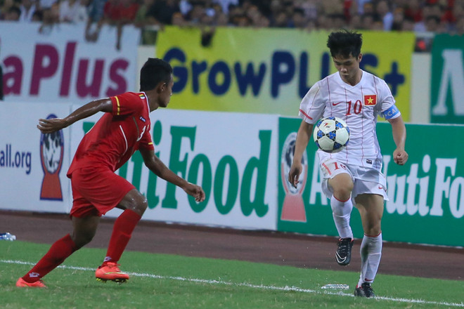 Nụ hôn chiến thắng của Tuấn Anh và bồ câu trắng trên nền trời Mỹ Đình ảnh 11