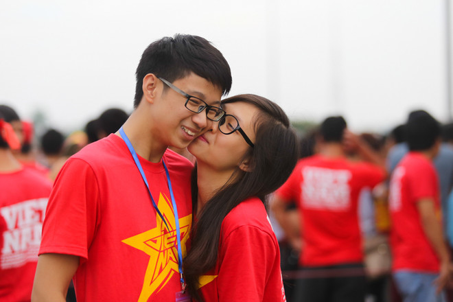 Vì U19 Việt Nam, ‘fan’ Việt cười rạng rỡ khi đến, câm lặng khi về ảnh 4