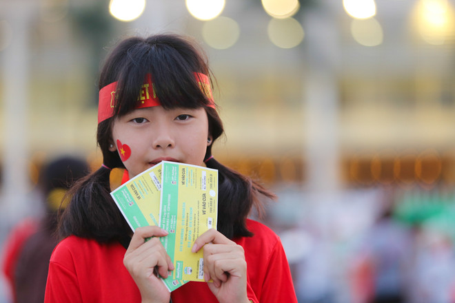 Vì U19 Việt Nam, ‘fan’ Việt cười rạng rỡ khi đến, câm lặng khi về ảnh 3