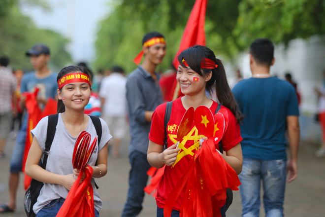 Khán giả buồn bã rời sân sau khi U19 Việt Nam thua trận ảnh 2