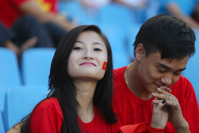 Khán giả buồn bã rời sân sau khi U19 Việt Nam thua trận ảnh 4