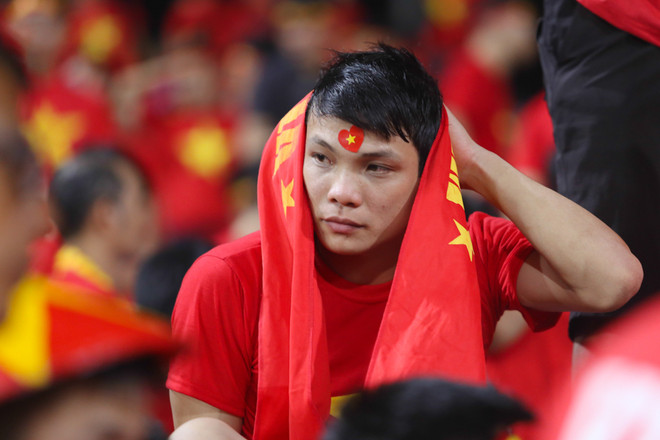 Khán giả buồn bã rời sân sau khi U19 Việt Nam thua trận ảnh 14