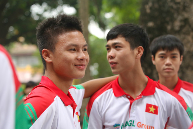 [Photo] U19 Việt Nam dâng hương lên Đại tướng trước khi rời Hà Nội ảnh 4