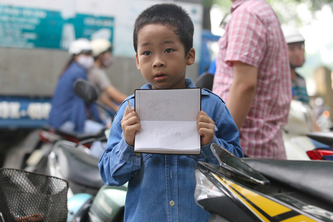[Photo] U19 Việt Nam dâng hương lên Đại tướng trước khi rời Hà Nội ảnh 10