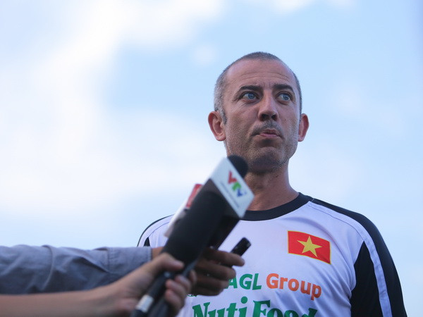 HLV Graechen không tin rằng Công Phượng dám sút panenka ảnh 1