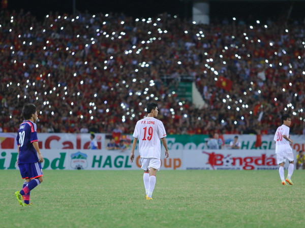 [Video] Bữa tiệc ánh sáng tuyệt đẹp trong trận chung kết U19 ở Mỹ Đình ảnh 1