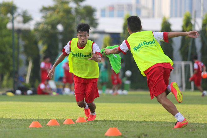 Mệt nhoài vì Nhật Bản, U19 Việt Nam bày trò thi chạy ảnh 1