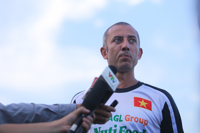 Mệt nhoài vì Nhật Bản, U19 Việt Nam bày trò thi chạy ảnh 11