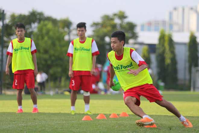 Mệt nhoài vì Nhật Bản, U19 Việt Nam bày trò thi chạy ảnh 4
