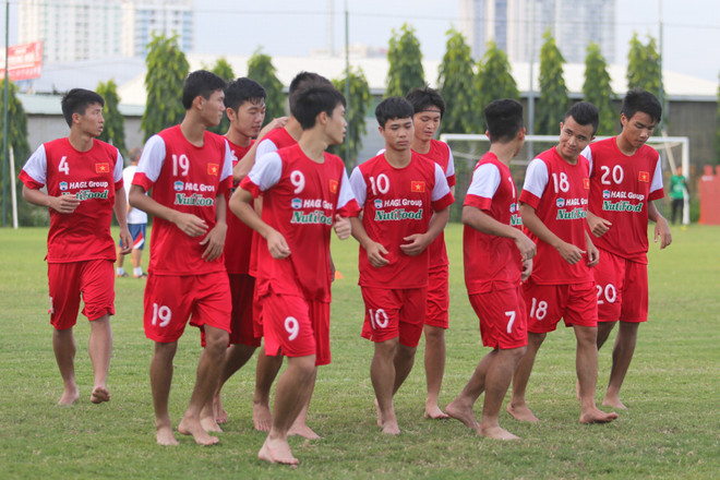 Mệt nhoài vì Nhật Bản, U19 Việt Nam bày trò thi chạy ảnh 2