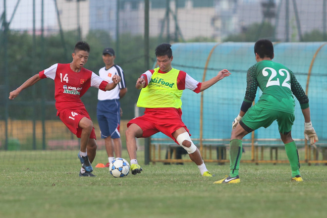 Mệt nhoài vì Nhật Bản, U19 Việt Nam bày trò thi chạy ảnh 7