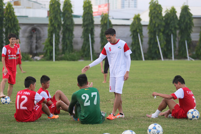 Mệt nhoài vì Nhật Bản, U19 Việt Nam bày trò thi chạy ảnh 8