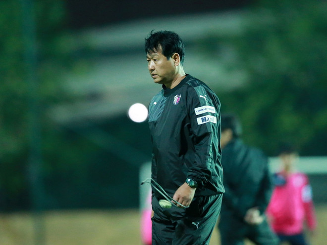 Đối thủ kém 5 tuổi của U23 Việt Nam đến tập muộn vì tắc đường ảnh 3