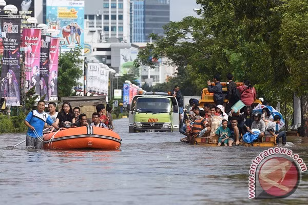 Dinh Tổng thống Indonesia ở Jakarta cũng bị ngập vì mưa lớn ảnh 1
