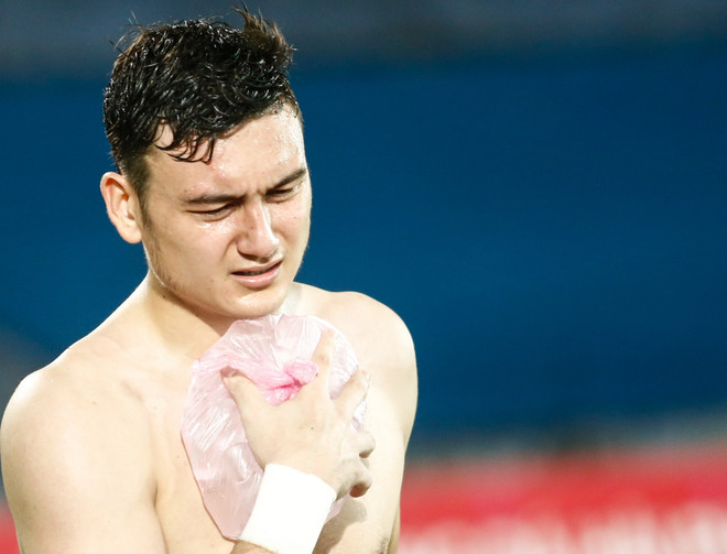 Cầu thủ Thanh Hóa cào rách ngực thủ môn Việt kiều Hải Phòng ảnh 4