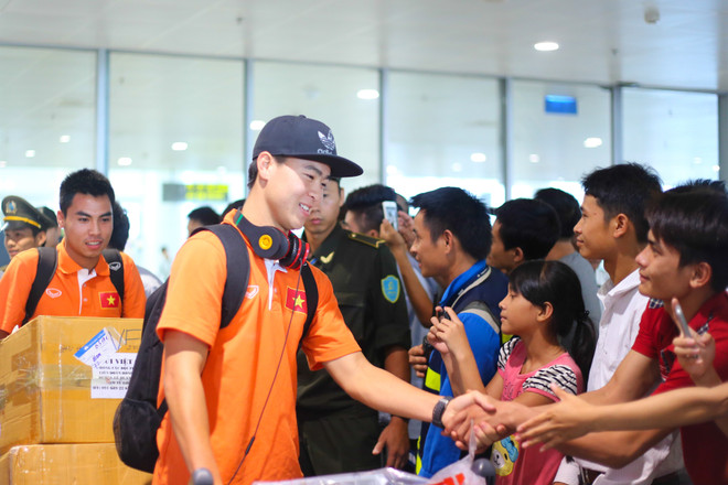 Duy Mạnh là cái tên được rất nhiều “fan” nữ ái mộ. Bản thân tiền vệ này đã thể hiện sự tiến bộ vượt bậc ở SEA Games 28. (Ảnh: Minh Chiến/Vietnam+) HLV Miura và U23 Việt Nam vẫn được chào đón như những người hùng ảnh 8