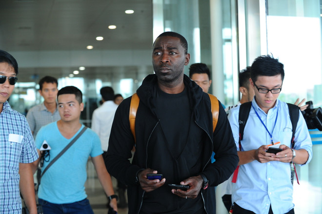 Huyền thoại Manchester United Andy Cole đã tới Việt Nam ảnh 1