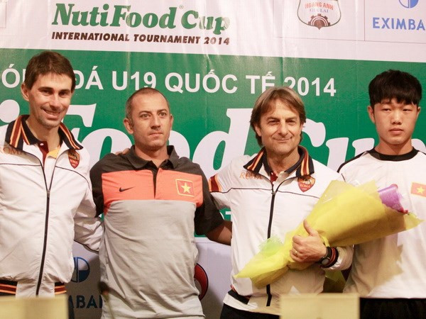 Thế hệ Công Phượng và "cuộc chiến" sống còn ngoài sân cỏ ảnh 2