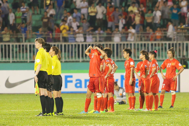 [Photo] Nhìn lại năm Giáp Ngọ nhiều cảm xúc của bóng đá Việt Nam ảnh 13