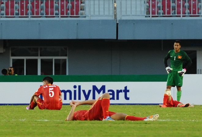 [Photo] Nhìn lại năm Giáp Ngọ nhiều cảm xúc của bóng đá Việt Nam ảnh 18