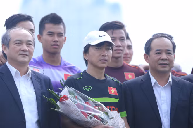 Công Phượng và đồng đội nhận "lì xì" từ lãnh đạo ngành thể thao ảnh 4