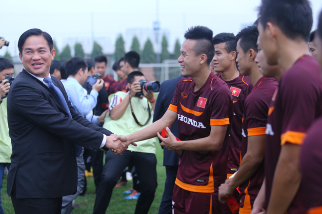 Công Phượng và đồng đội nhận "lì xì" từ lãnh đạo ngành thể thao ảnh 3