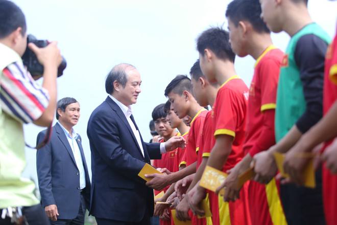 Công Phượng và đồng đội nhận "lì xì" từ lãnh đạo ngành thể thao ảnh 5