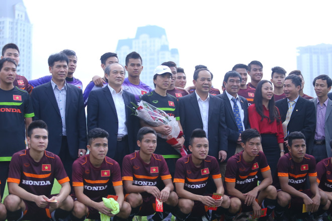 Công Phượng và đồng đội nhận "lì xì" từ lãnh đạo ngành thể thao ảnh 1