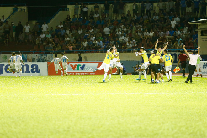 [Photo] Phòng ngự kiểu Miura, Hà Nội T&T làm câm lặng sân Cẩm Phả ảnh 13