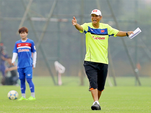 Khó tìm đối thủ, tuyển nữ Việt Nam đấu tập với đội lão tướng ảnh 1