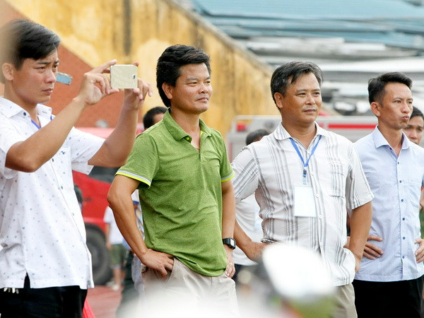 HLV Văn Sỹ: Có chức vô địch nào đẹp bằng chiến thắng tại quê hương? ảnh 1