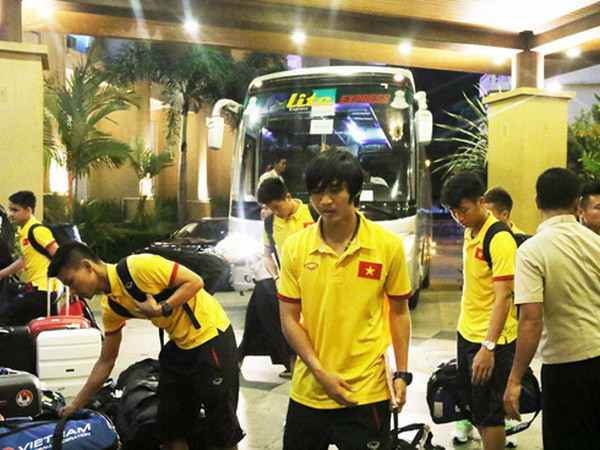 Tuyển Việt Nam đã đến Myanmar, sẵn sàng tái đấu Hong Kong ảnh 1