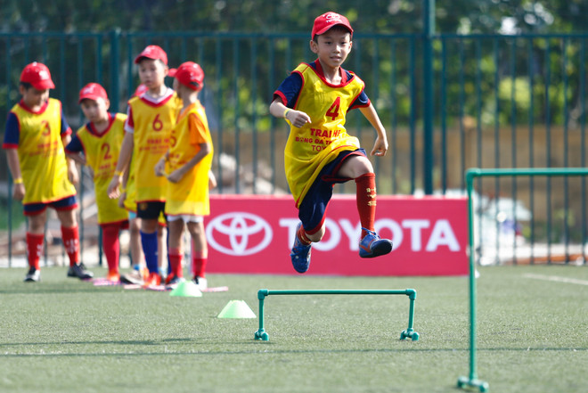 Tưng bừng ngày hội sơ tuyển Trại Hè bóng đá Toyota 2016 tại Hà Nội ảnh 2