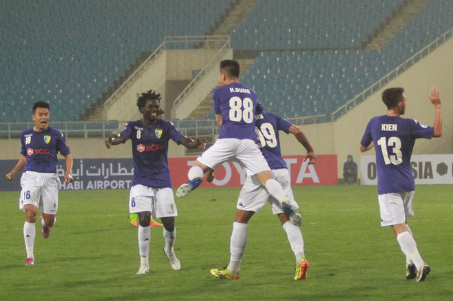 Quán quân V-League đè bẹp đội bóng Singapore bốn bàn không gỡ ảnh 1