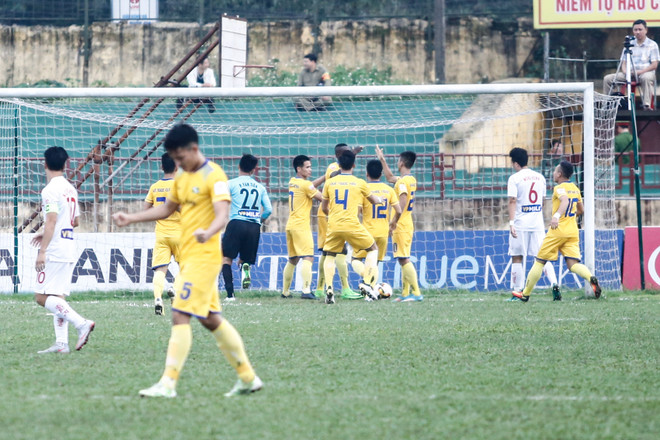 Ngọc Hải "bắt chết" Công Phượng, HAGL thảm bại ba trận liên tiếp ảnh 2