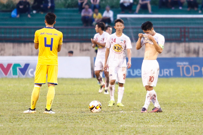 Ngọc Hải "bắt chết" Công Phượng, HAGL thảm bại ba trận liên tiếp ảnh 8