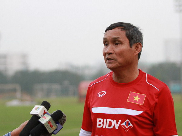 HLV Mai Đức Chung: Tuyển nữ Việt Nam không thể đá kiểu Anh ảnh 1