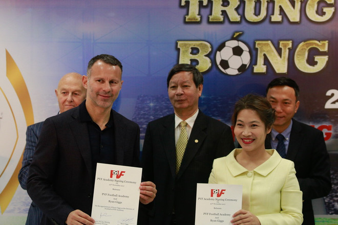 ‘Nhiều sao trẻ Việt Nam lên tuyển đá rất hay nhưng về CLB toàn dự bị' ảnh 2