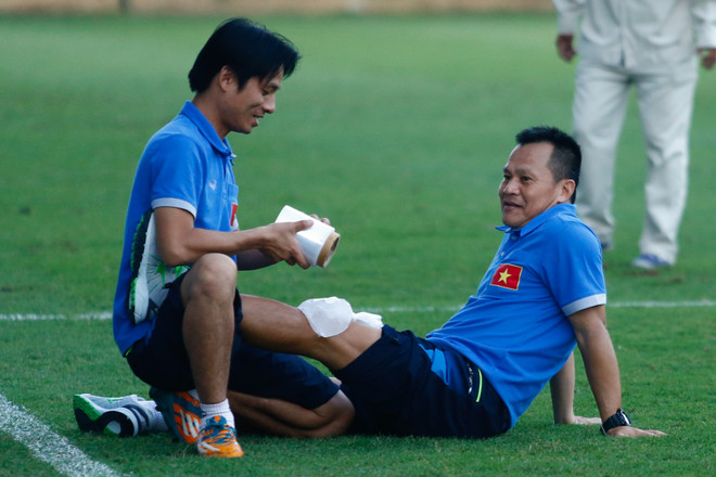 Công Vinh tươi cười chụp ảnh trong ngày lộ tin chia tay Bình Dương ảnh 9