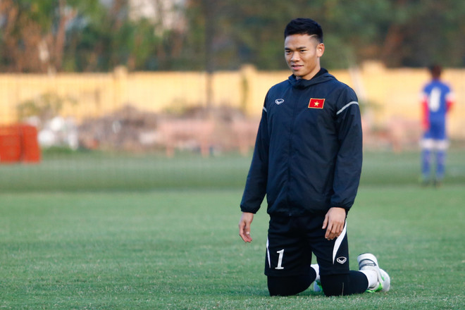 Công Vinh tươi cười chụp ảnh trong ngày lộ tin chia tay Bình Dương ảnh 11