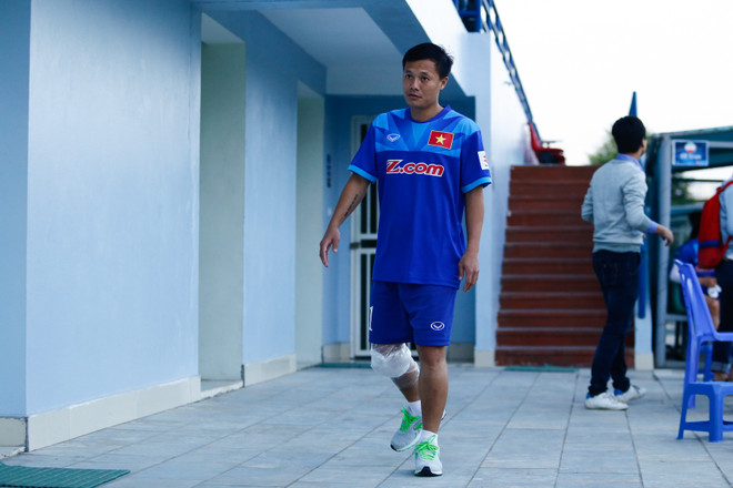 Công Vinh tươi cười chụp ảnh trong ngày lộ tin chia tay Bình Dương ảnh 8